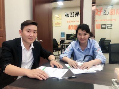 熱烈歡迎陳女士與公司簽訂第四份加盟合同<div   id=